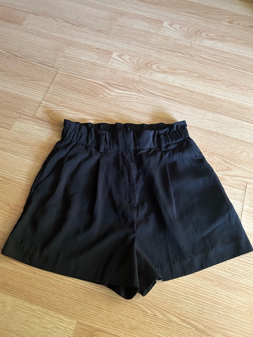H&M Black Casual Dress Shorts Size 6